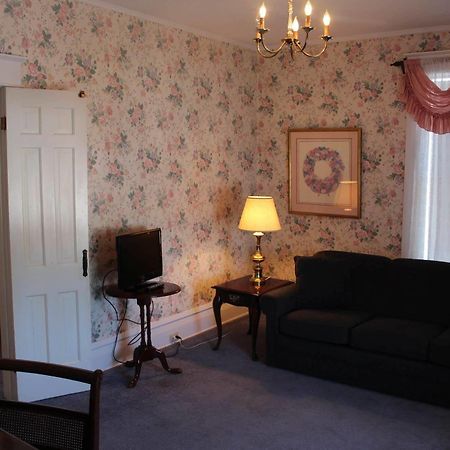 White Inn Fredonia エクステリア 写真