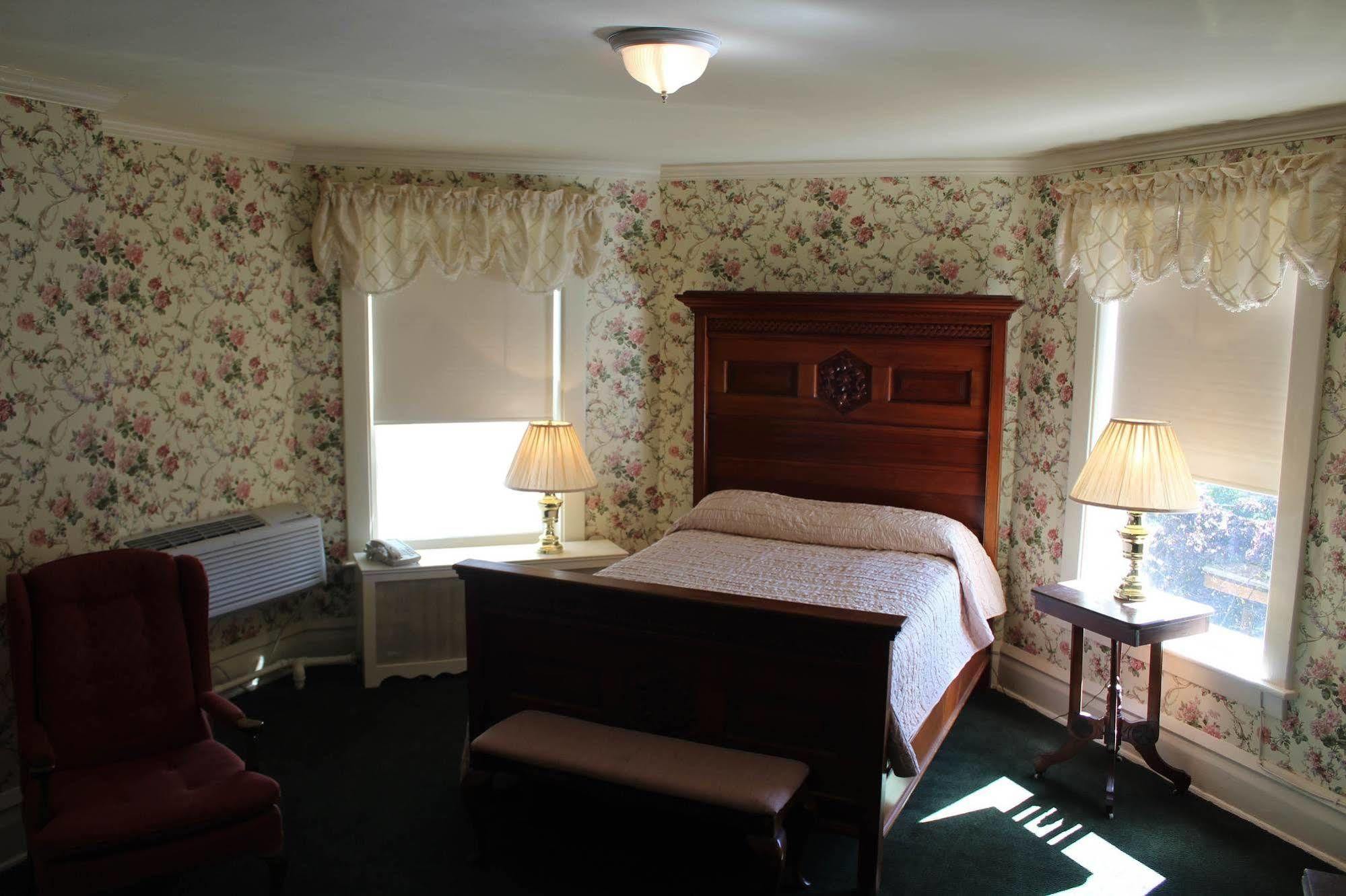 White Inn Fredonia エクステリア 写真