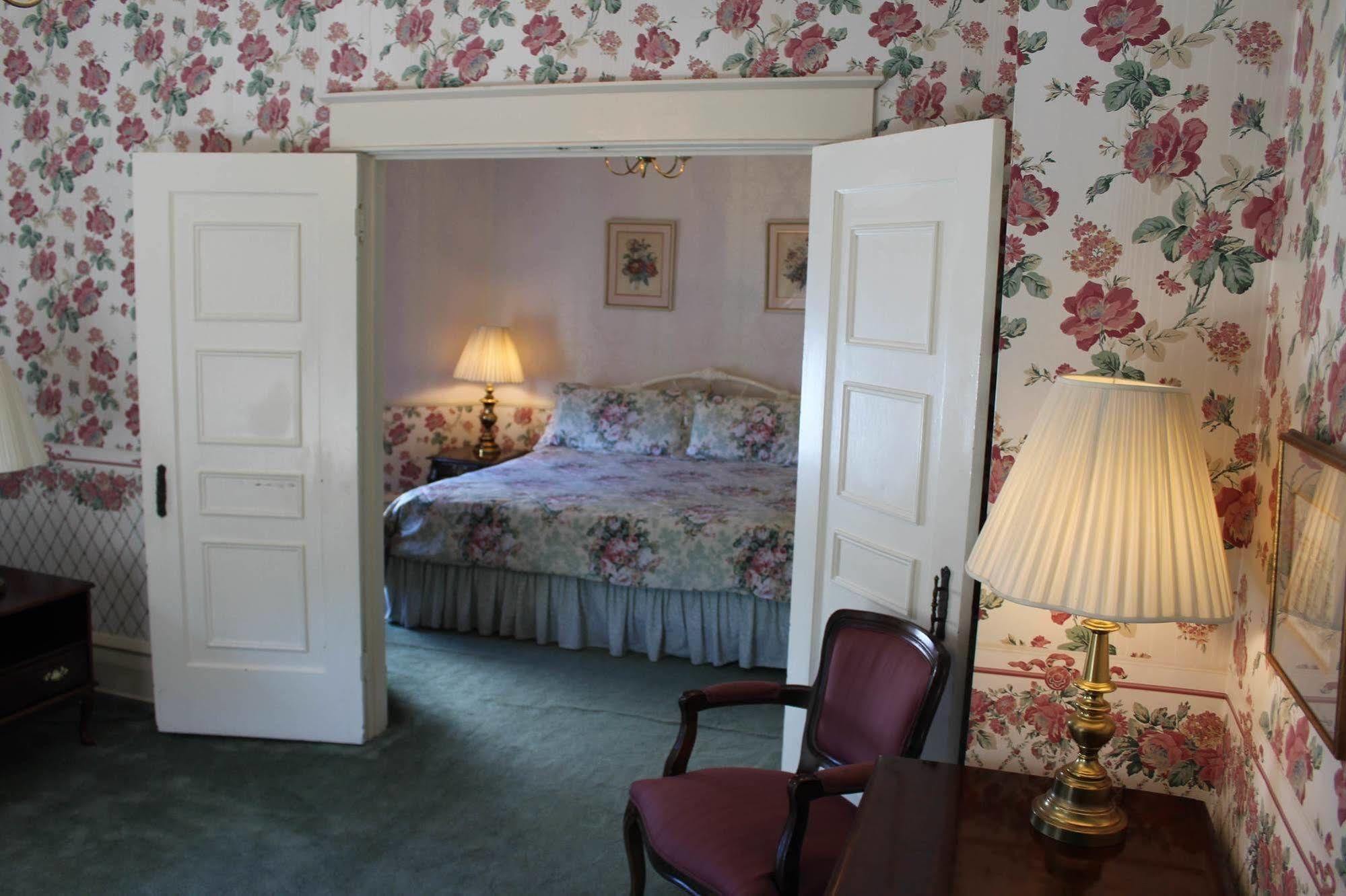 White Inn Fredonia エクステリア 写真