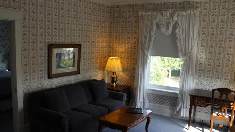 White Inn Fredonia エクステリア 写真