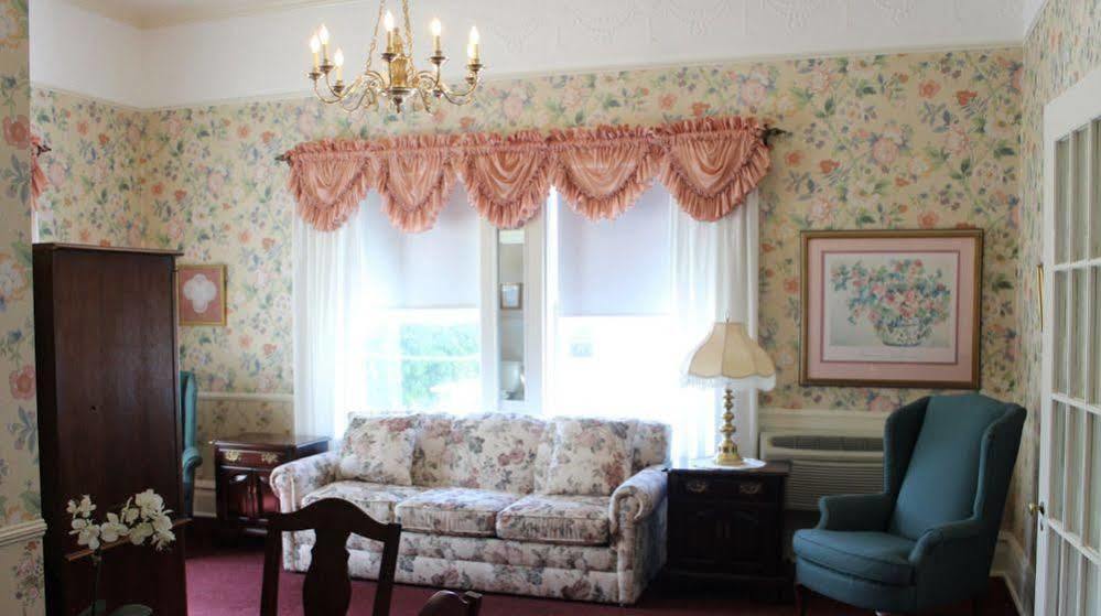 White Inn Fredonia エクステリア 写真